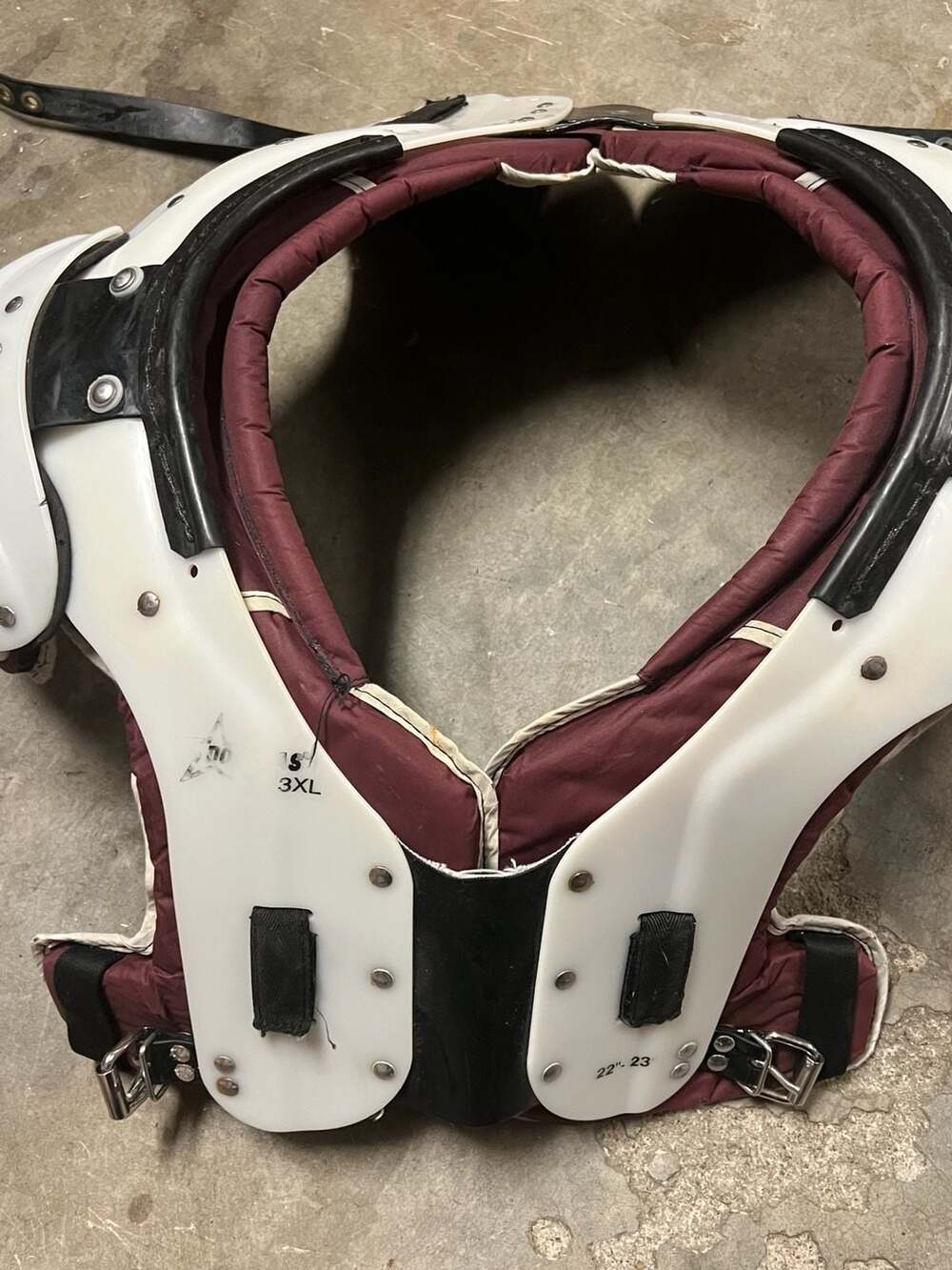 Douglas SP Series Mr. DZ Football Shoulder Pads Size 3XL 22"-23"